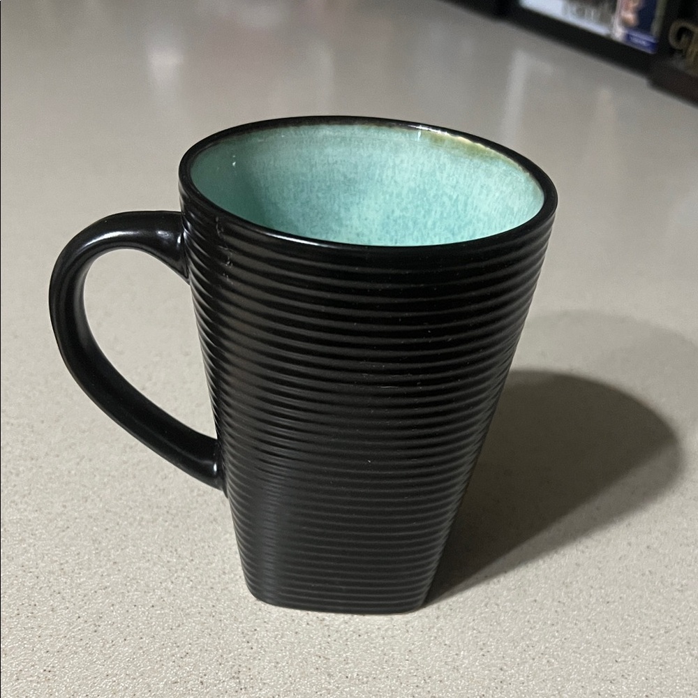 Coffee mugs set of 4 brand new